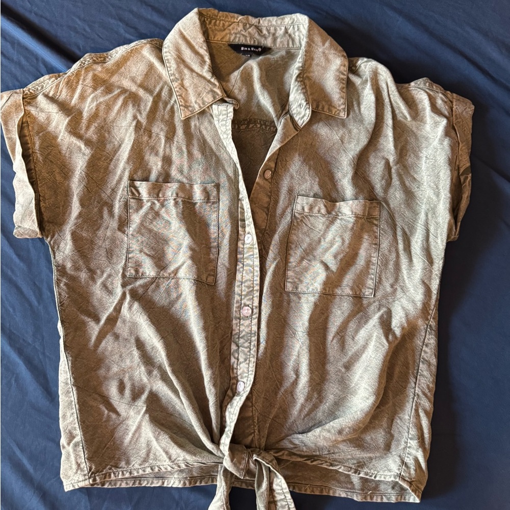 🌙Tan and Green Button Down Shirt with Cropped Style